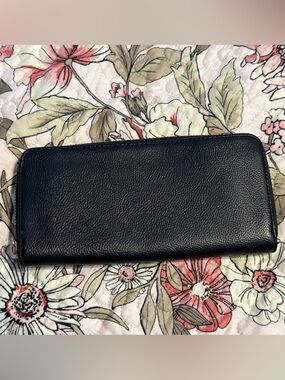 ✨ a new day Black Zip Around Faux Leather Wallet ✨ 3 for $15 BUNDLE SALE!